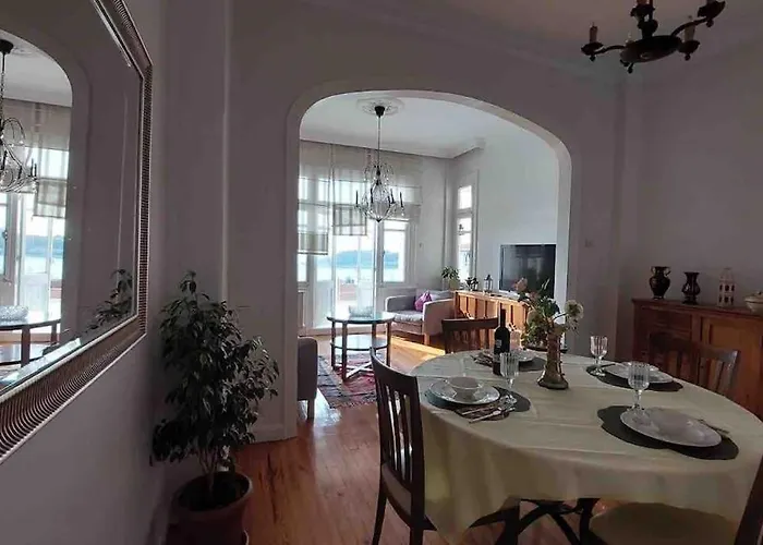 An Elegant 2 Bedroom Apartment With Stunning View