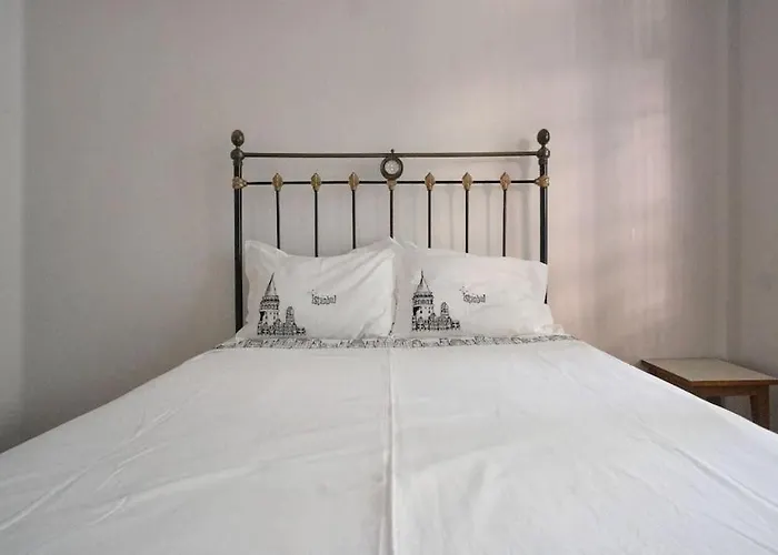 An Elegant 2 Bedroom Apartment With Stunning View