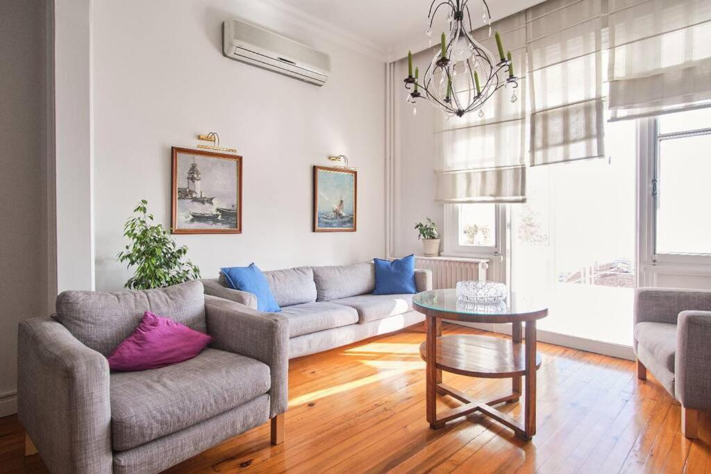 An Elegant 2 Bedroom With Stunning View *