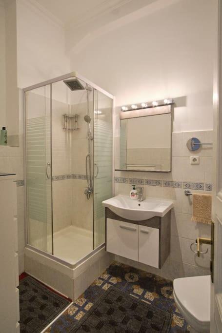 Apartment An Elegant 2 Bedroom With Stunning View