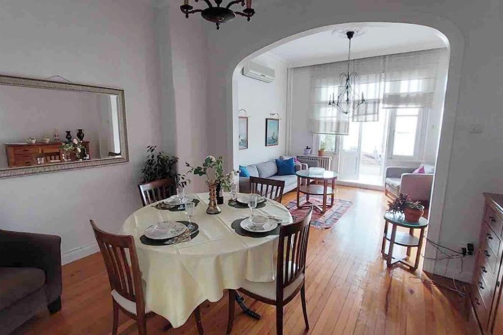 Apartment An Elegant 2 Bedroom With Stunning View Istanbul