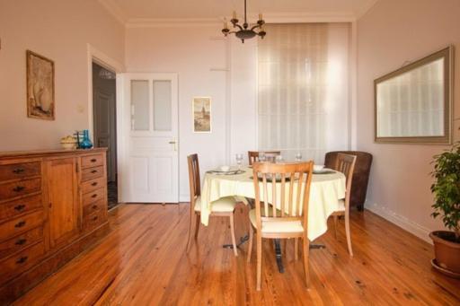 An Elegant 2 Bedroom With Stunning View